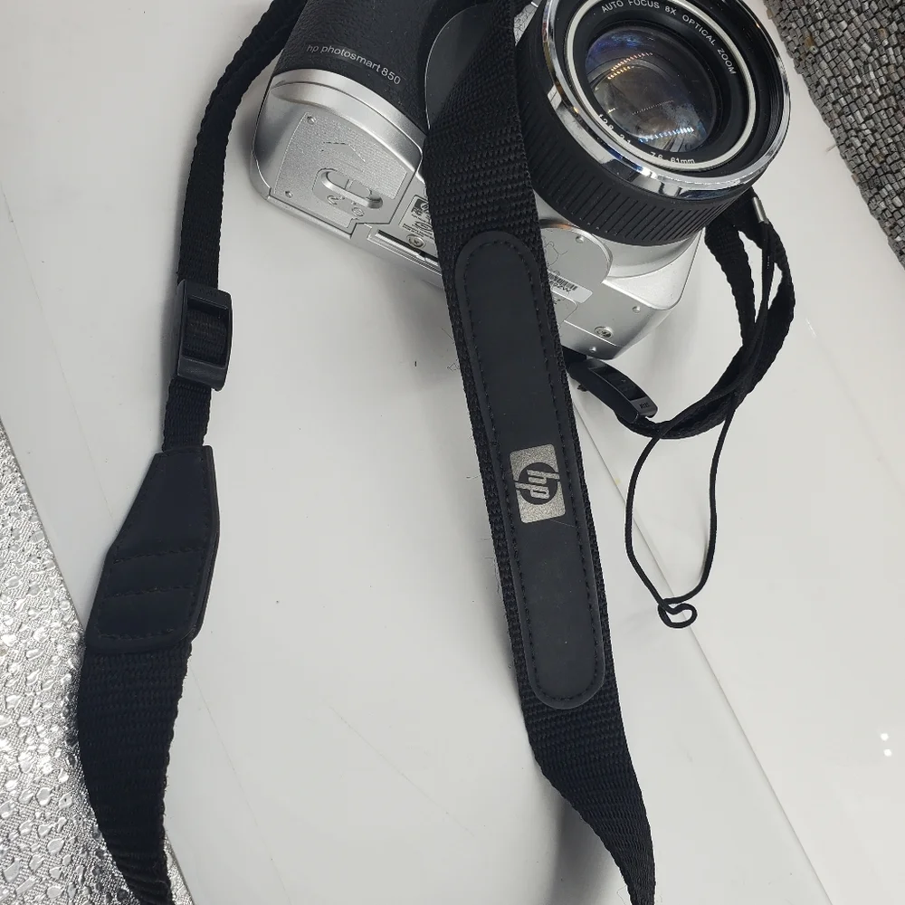HP Photosmart 850 Digital Camera Vintage 8x Optical Zoom. Not Tested for Parts